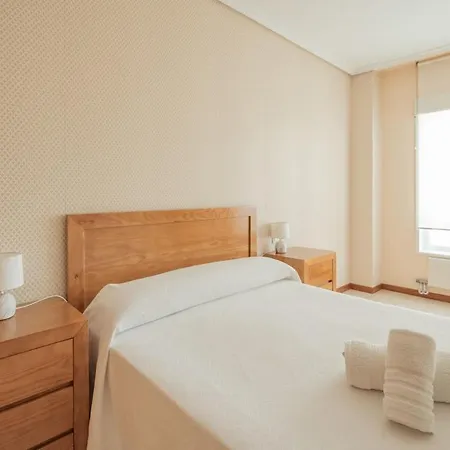 Primera Linea De Playa Samil Costa Con Garaje Incluido Vigo Exterior photo