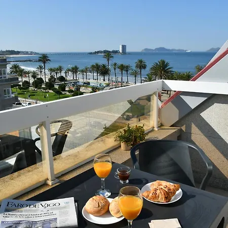 Primera Linea De Playa Samil Costa Con Garaje Incluido Vigo Exterior photo