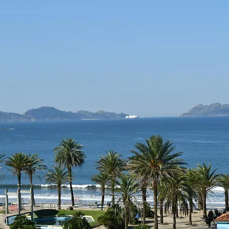 Primera Linea De Playa Samil Costa Con Garaje Incluido Vigo Exterior photo