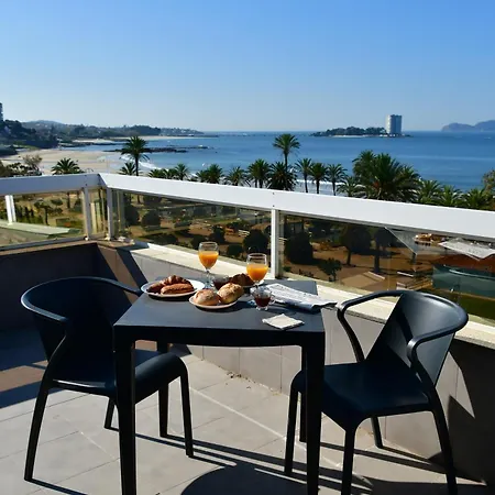 Primera Linea De Playa Samil Costa Con Garaje Incluido Vigo Exterior photo