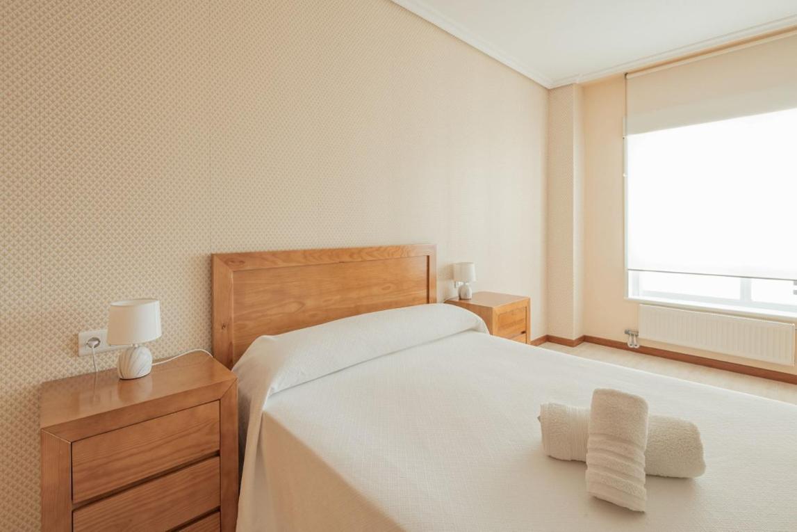 Primera Linea De Playa Samil Costa Con Garaje Incluido Apartment