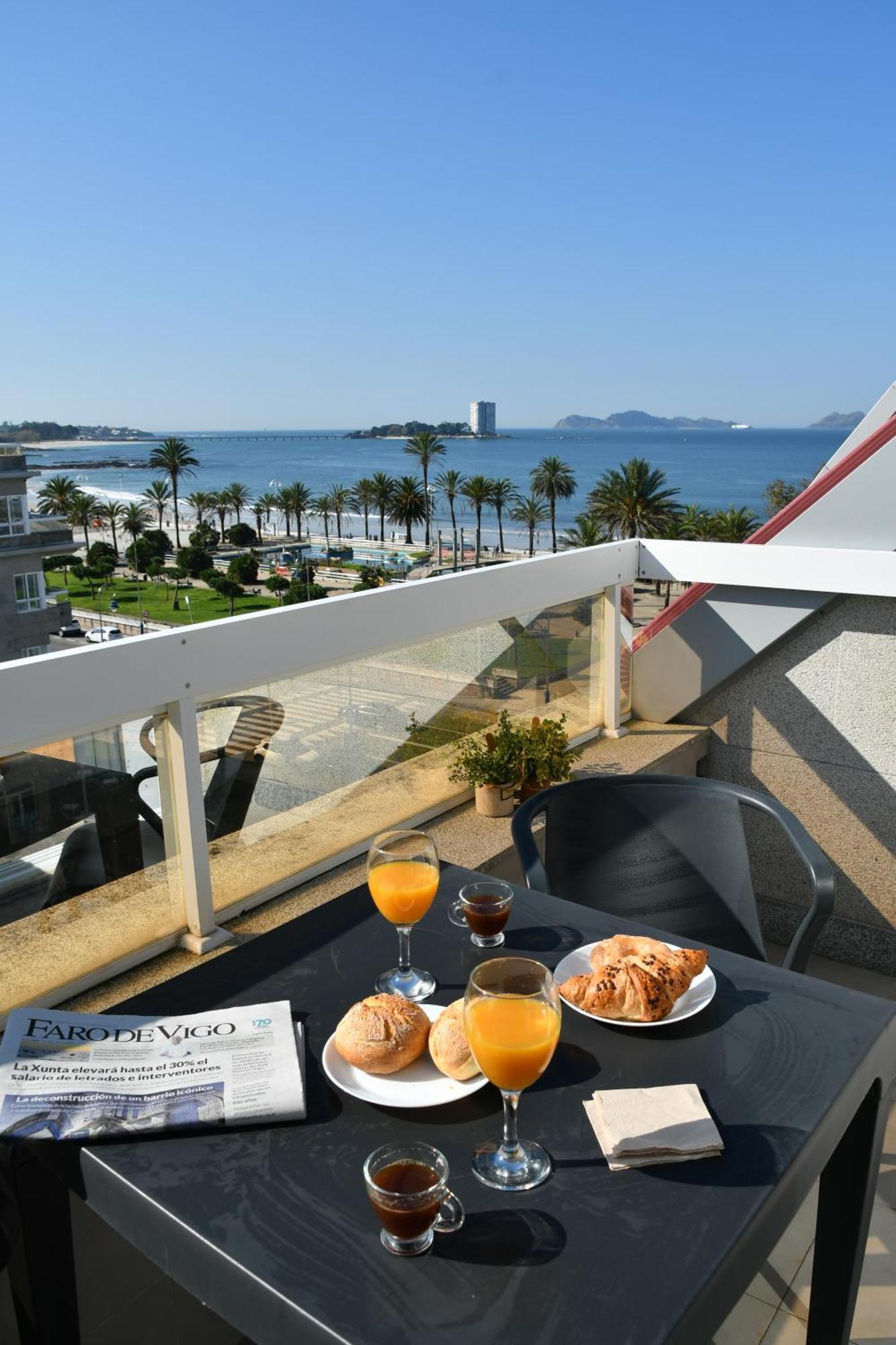 Primera Linea De Playa Samil Costa Con Garaje Incluido Appartement